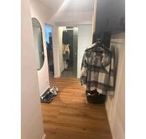 Helle, neu samierte 2-Zi-Wohnung 81549 München, teilmöbliert