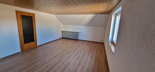 Foto - 4 Zimmer Dachgeschosswohnung - 700,00 EUR Kaltmiete,
