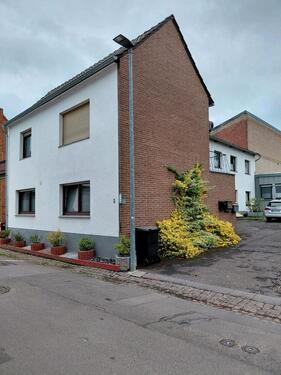 Foto - Haus mit 3 abgeschlossen Wohneinheiten...Erftstadt