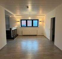 Teilrenovierte, helle 2 ZKB Wohnung zur Miete - Steinebach/Sieg