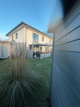 Foto - Moderne Doppelhaushälfte in zeitlosen Design - KfW 40