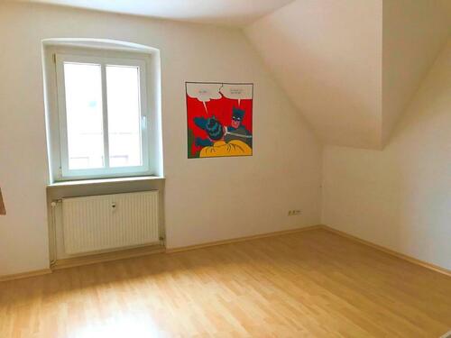 Foto - Geräumige 3-Zimmer Dachgeschosswohnung