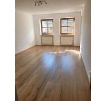 3 Zimmer Erdgeschoss Wohnung inkl.Terrasse, Küche, PKW Stellplatz - Deggendorf
