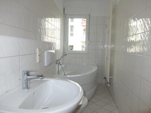 Foto - 2-Zimmer-Wohnung mit Balkon und Eckbadewanne