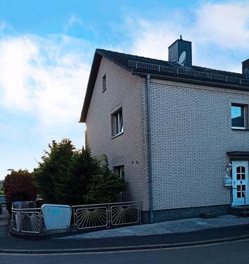 Foto - Charmantes Reihenendhaus mit Wintergarten, Garage & Garten