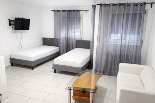 Foto - 1-Zimmer Wohnung (teilmöbliert) –Nähe U-Bahn Muggenhof ab 01.03