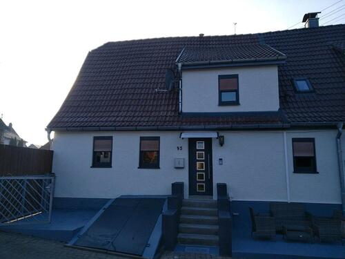 Foto - Doppelhaushälfte zu vermieten - 1.150,00&nbsp;EUR Kaltmiete, ca.&nbsp; 143,00&nbsp;m&sup2;