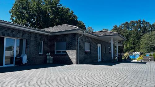 Foto - Industriehalle mit Bungalow in Isenbüttel