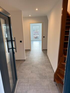 Foto - Neu sanierte 2 Etagen Wohn. mit Balkon, Terrasse, Garage + Garten