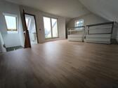 Foto - 4 Zimmer Wohung mit Dachterrasse, Badewanne & Dusche + Gäste-WC, PKW-Stellplatz, Nov. mietfrei!