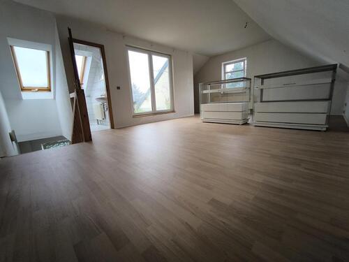 Foto - 4 Zimmer Wohung mit Dachterrasse, Badewanne & Dusche + Gäste-WC, PKW-Stellplatz, Nov. mietfrei!
