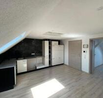 3 Zimmer Dachgeschosswohnung mit Einbauküche in Rechberghausen