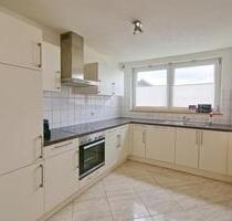 Ruhige 2,5-Zimmer-Wohnung mit Balkon, Gartennutzung und Doppelgarage – Hochwertig ausgestattet! - Villingen-Schwenningen