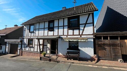 Foto - Fachwerkhaus in WallauLahn mit Garage und Garten