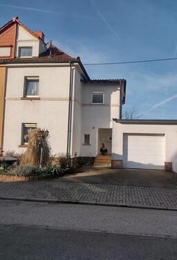 Foto - Einfamilienhaus Doppelhaushälfte große Garage ruhige Wohnlage