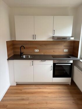 Foto - Neu renovierte 1-R-Whg mit Balkon, Küche und Stellplatz