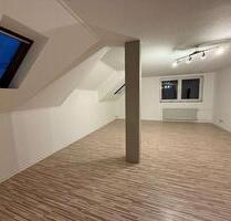 gemütliche zwei Zimmer Dachgeschosswohnung mitten in Lage