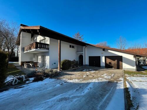 Foto - großes freistehendes Einfamilienhaus mit großem Garten zur Miete