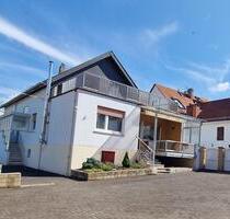 Einfamilienhaus mit Nebengebäuden und großem Hof - Reichelsheim (Wetterau)