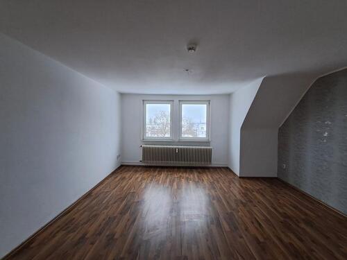 Foto - Anfragen NUR per Email. Große 3-Zi Wohnung im 4.OG in Bremerhaven-Wulsdorf. Garten-mitnutzung. Garage oder Stellplatz. Weserstraße 118