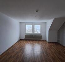 Anfragen NUR per Email. Große 3-Zi Wohnung im 4.OG in Bremerhaven-Wulsdorf. Garten-mitnutzung. Garage oder Stellplatz. Weserstraße 118