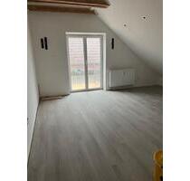4 Zimmer, Wohnküche,Bad mit Wanne ca 99qm, 895 Kalt,Sünching