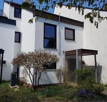NEUKEFERLOH - RMH - 5 Zimmer + Hobbyraum ca. 20,3 m² + Garage - Grasbrunn