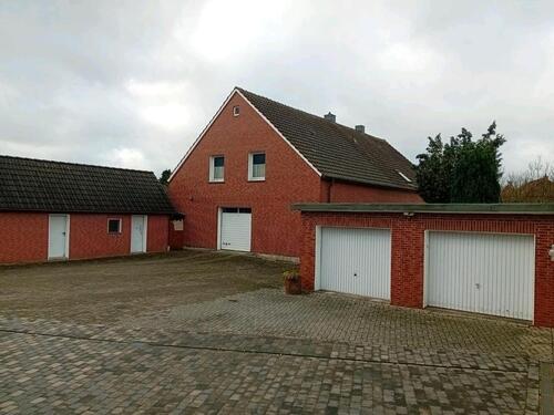 Foto - EinZweifamilienhaus - 370.000,00 EUR Kaufpreis,