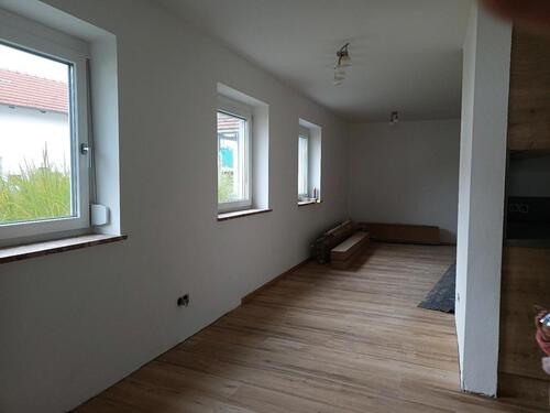 Foto - Einfamilienhaus mit kleinem Garten und überdachter Terrasse