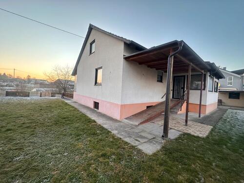 Foto - Frisch sanierte Erdgeschosswohnung mit Gartenanteil