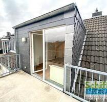 Super schöne DG-Wohnung mit Balkon, 1. Bezug nach Sanierung - Mönchengladbach Süd
