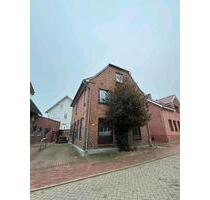 3 Familien Haus - 159.000,00&nbsp;EUR Kaufpreis, ca.&nbsp; 180,00&nbsp;m&sup2; in Burg (Dithmarschen) (PLZ: 25712)