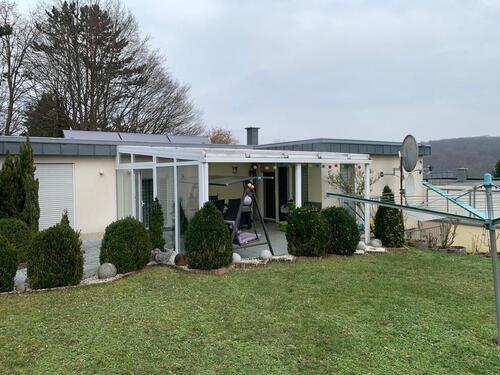Foto - Schönes Haus mit Pavillon, Wintergarten und Solaranlage