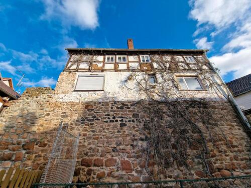 Foto - Fachwerkhaus auf Stadtmauer mit Scheune - Sanierungsprojekt