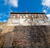 Fachwerkhaus auf Stadtmauer mit Scheune - Sanierungsprojekt - Neukirchen