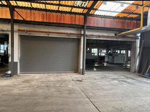 Foto - Frisch sanierte Gewerbehalle zur flexiblen Nutzung