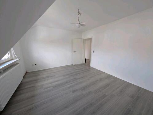 Foto - Helle 3-Zimmer-Dachgeschosswohnung