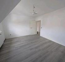 Helle 3-Zimmer-Dachgeschosswohnung - Bergrheinfeld