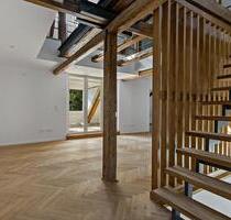 Charme trifft Großzügigkeit – Stilvolle Maisonette-Wohnung mit Galerie und Balkon! - Halle (Saale) Frohe Zukunft