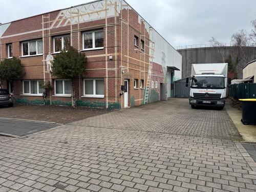Foto - Büro mit Parkplatz und eigenem Eingang. Option : Teil Halle