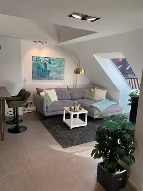 Foto - Voll möblierte DG Wohnung mit Klimaanlage Singles oder Paare