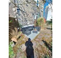 Attraktive 2,5-Zimmer-Wohnung mit Garten, Carport, zentrale Lage - Siegen Kaan-Marienborn