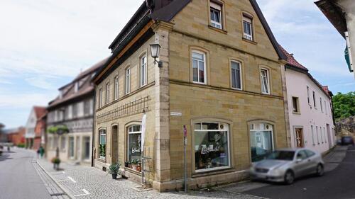 Foto - Helle 4 Zimmer Wohnung im Zentrum von Zeil am Main mit Ebk