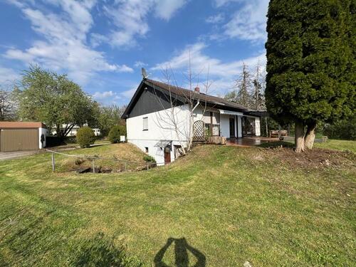 Foto - Freistehendes Einfamilienhaus mit großem Garten in Bruckberg