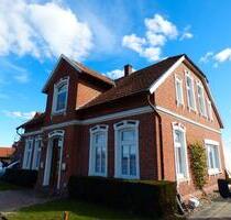 Wohnen mit Jung und Alt: Zweifamilienhaus mit großem Garten - Apen