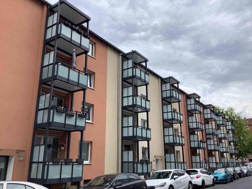 Foto - Attraktive, renovierte 3-Zimmer-Wohnung (ca. 61,5 m²) mit Einbauküche und Balkon