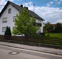 Sanierungsbedürftiges Zweifamilienhaus in Stammham