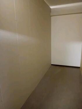 Foto - L116: Motorrad Garage, Lagerraum für Fahrzeuge, Zweiräder und Fahrräder zu vermieten. Selbstlager, Stauraum, Selfstorage, Lager. Stellplatz, Kein Lagercontainer, kein Seecontainer