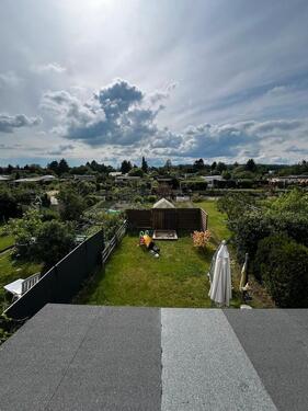 Foto - Kleingarten mit geräumiger Steinlaube