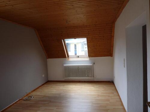 Foto - DG. Wohnung - 450,00 EUR Kaltmiete,